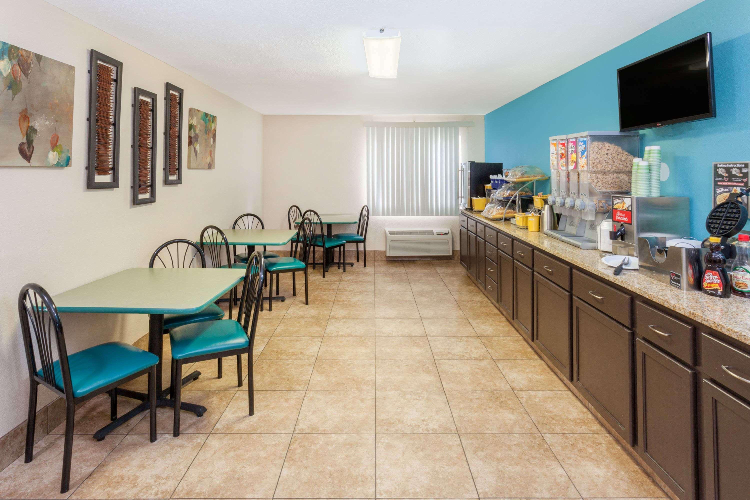 Days Inn By Wyndham Charleston Luaran gambar
